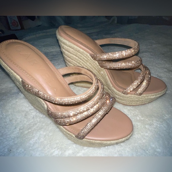 Beautiful wedges size 7 women with diamonds/jewels - Picture 9 of 9